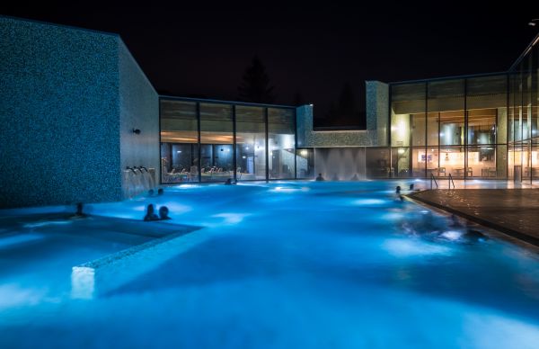 Forfait moins de 28 ans, Suite jacuzzi